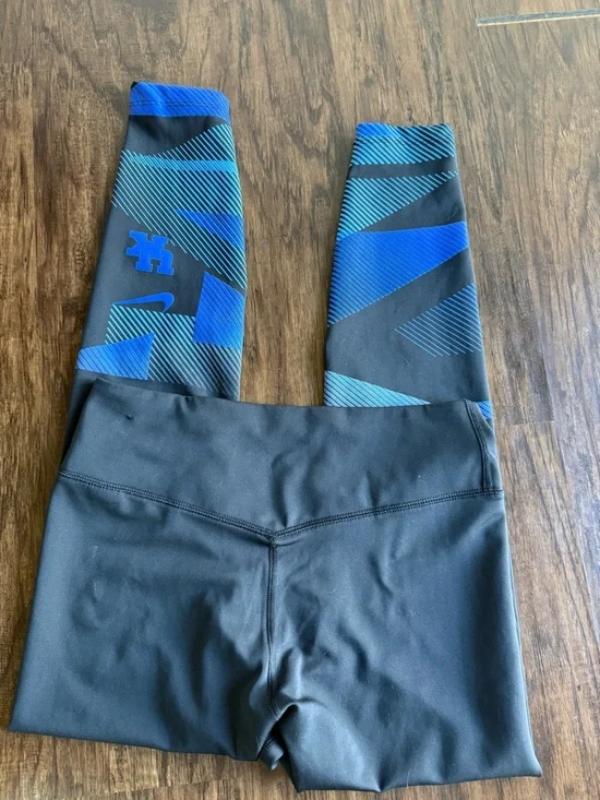 Nike Black Leggings with Kentucky Blue Graphic Lower Legs - Picture 8 of 11